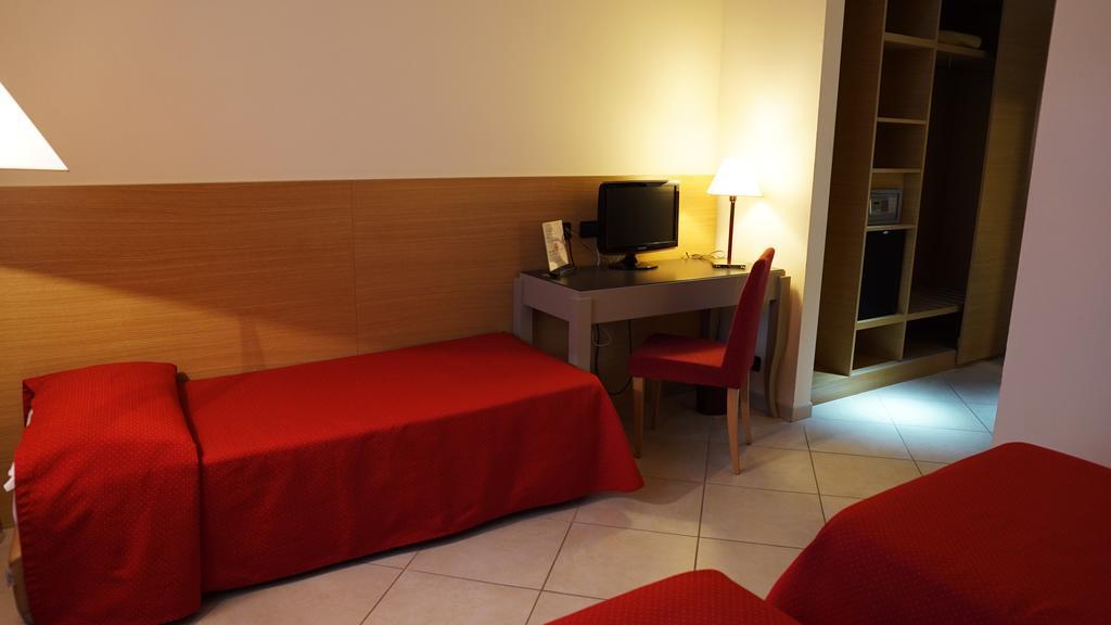 Garden Hotel Arezzo Ruang foto