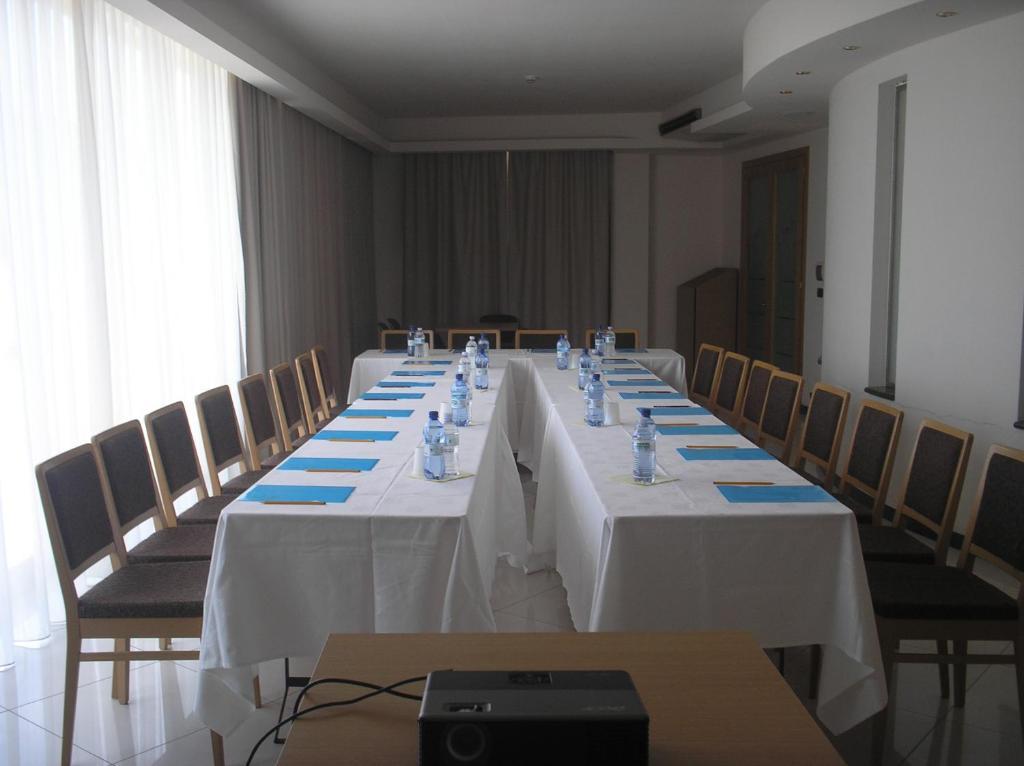 Garden Hotel Arezzo Bagian luar foto