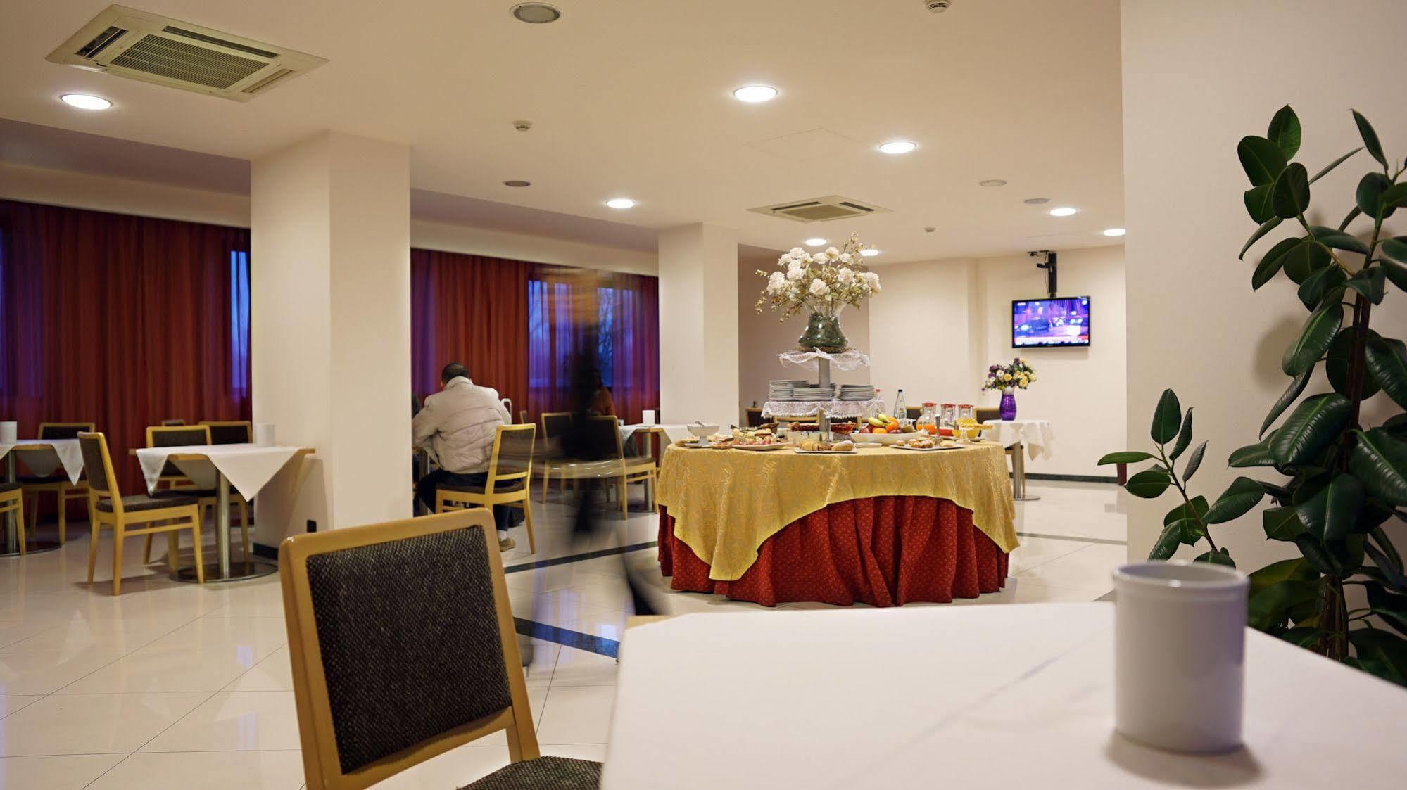 Garden Hotel Arezzo Bagian luar foto